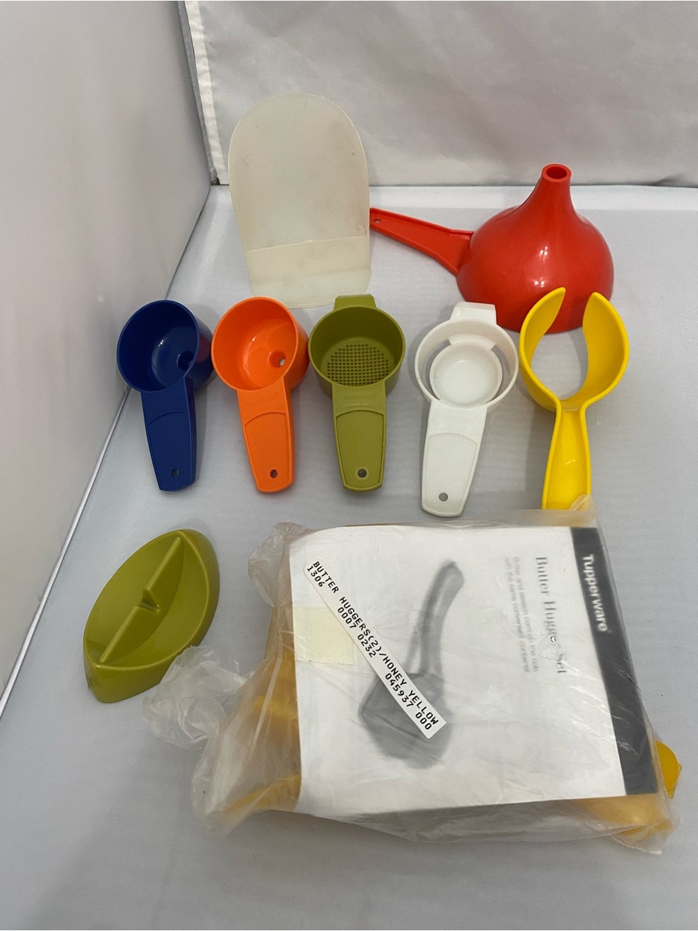 Colorful Tupperware Kitchen Gadgets - Picture 8 of 10